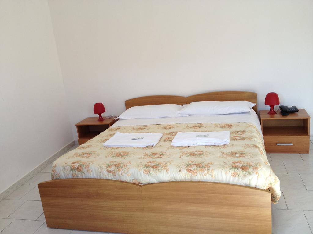 Hotel مانتوفا الغرفة الصورة