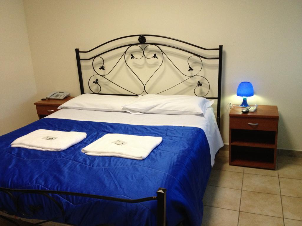 Hotel مانتوفا الغرفة الصورة